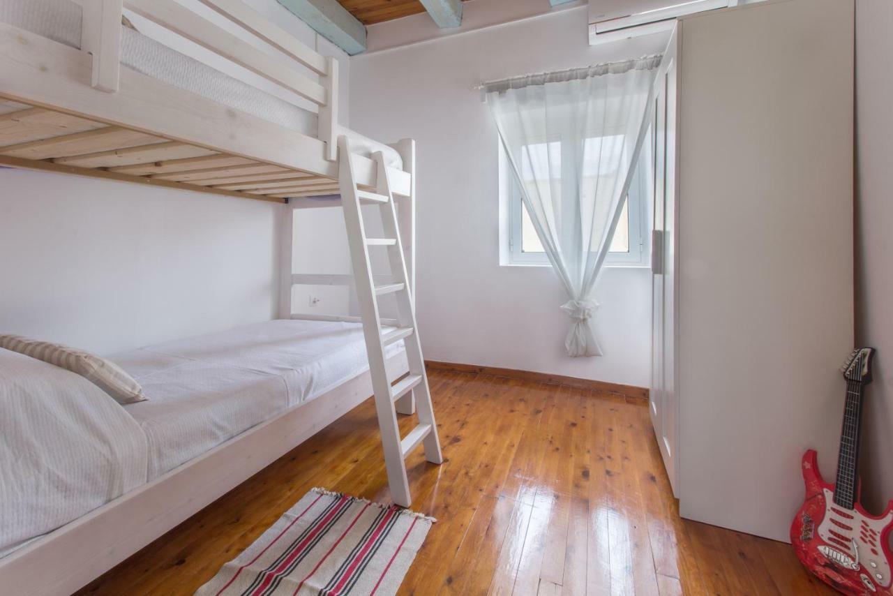 Central House Agrafoi Екстериор снимка