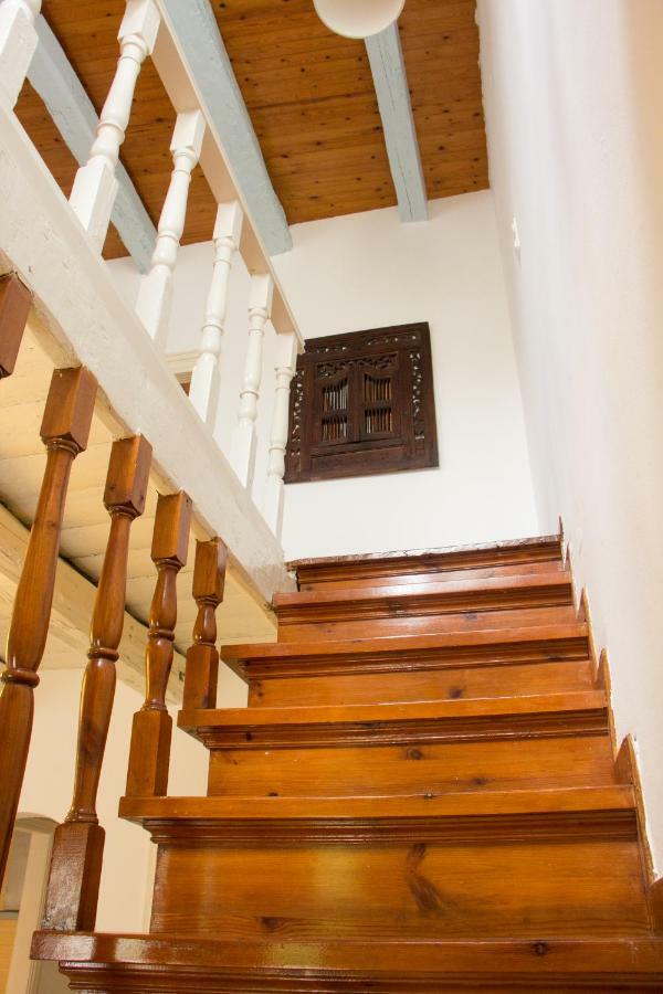 Central House Agrafoi Екстериор снимка